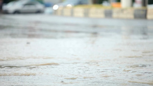 大雨过后在水中开车22秒视频