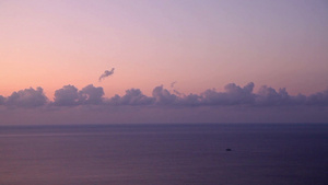 日出时海面上的云景25秒视频