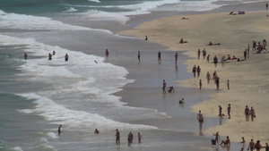 人们在海边游玩10秒视频
