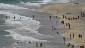 人们在海边游玩10秒视频