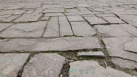 古老的鹅卵石路面在老城拍摄视频