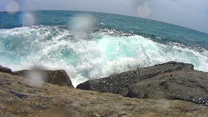 从大浪中靠近14秒视频