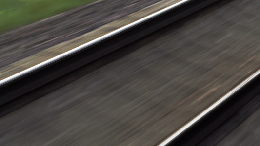 高速通过空铁路的特写视频
