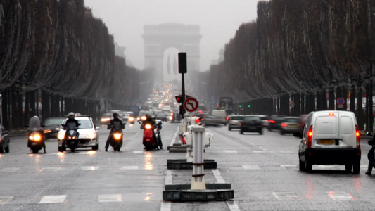 法国巴黎凯旋门的街景视频