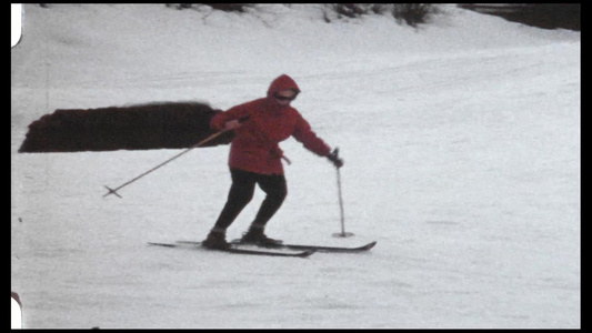 冬天滑雪的男孩视频