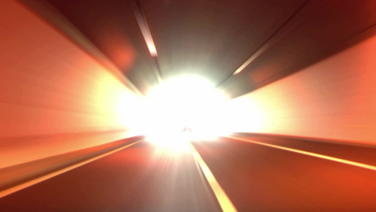 驾驶汽车穿过隧道的第一视角[斜井]视频