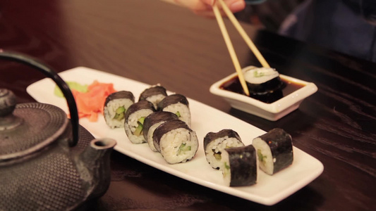 吃寿司[定食]视频