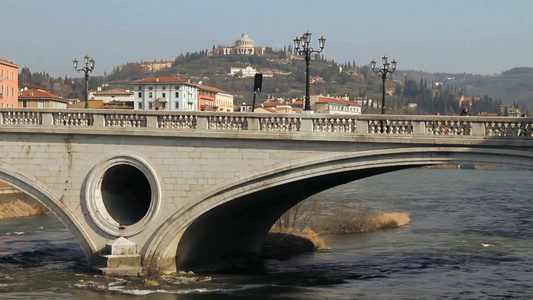 意大利北部城市维罗纳的一座桥[恩波利]视频