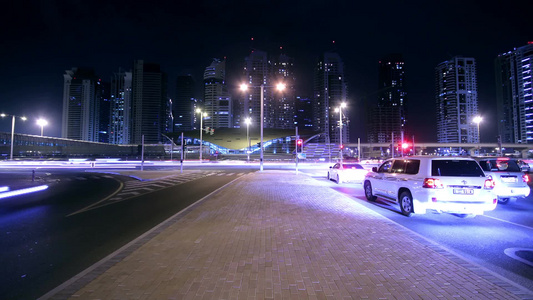 迪拜夜间城市街头车流延时视频