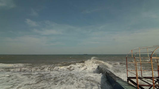 暴风雨冲浪视频