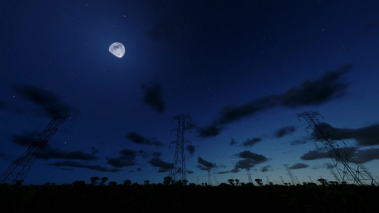 深邃夜空里的电力发电机视频