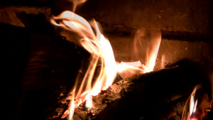 壁炉里燃烧的火焰15秒视频