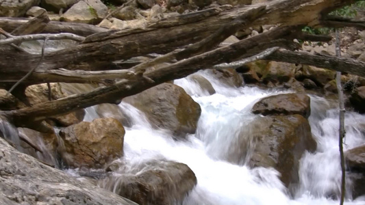 克里米亚的山间河流视频