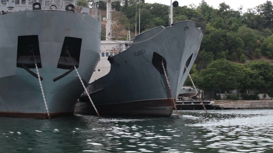 塞瓦斯托波尔湾的军用船只视频