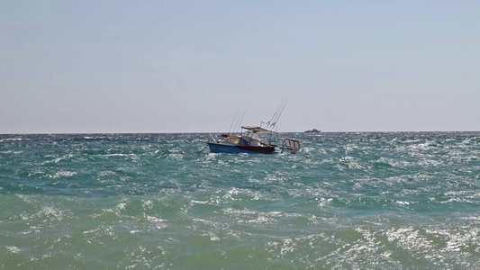 海浪上的摩托艇视频