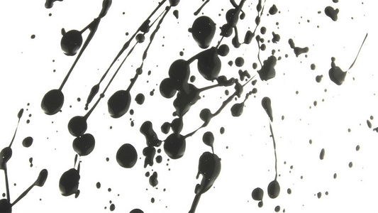 黑色液体溅在白色表面 然后大滴滴下来视频