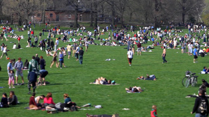 纽约市中央公园休息的人们19秒视频