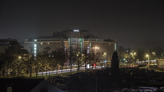 城市街道夜景[灯光灿烂]视频