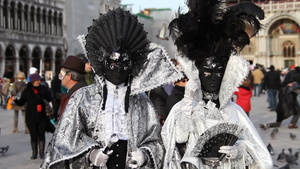 意大利威尼斯狂欢节戴面具的街头艺人6秒视频