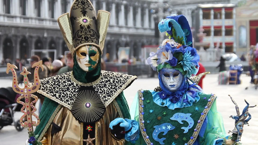 威尼斯狂欢节生神装出席的扮演者视频
