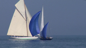 地中海面老式帆船航行交错20秒视频