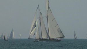在地中海行驶的一艘老帆船8秒视频