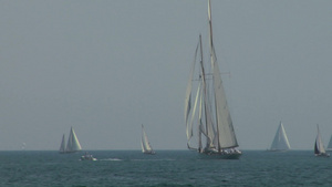 地中海上的一艘老帆船20秒视频
