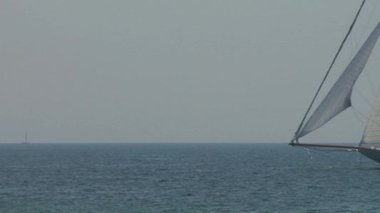 地中海的老帆船[三桅帆船]视频