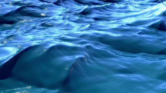 蓝色水波纹和波浪慢镜头视频