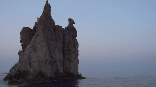 地中海岩石海岸风莲意大利视频