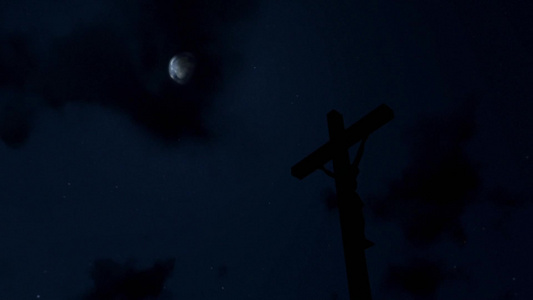 月黑风高墓地里的月光视频
