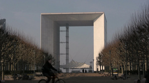 法国巴黎新凯旋门的现代建筑11秒视频