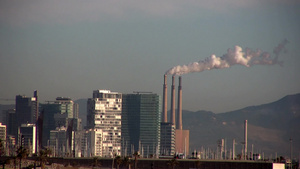 工业城市烟囱排放废气12秒视频