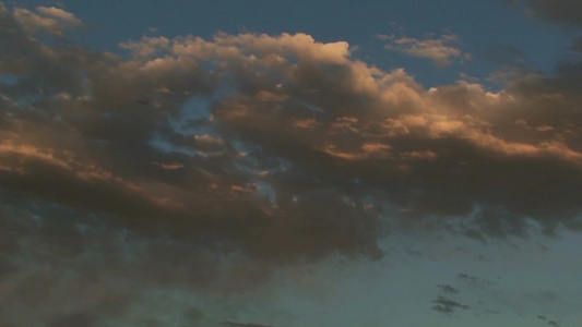 天空灰蒙蒙的云[黑蒙蒙]视频