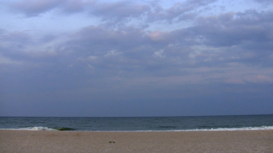 海浪和美丽的天空视频