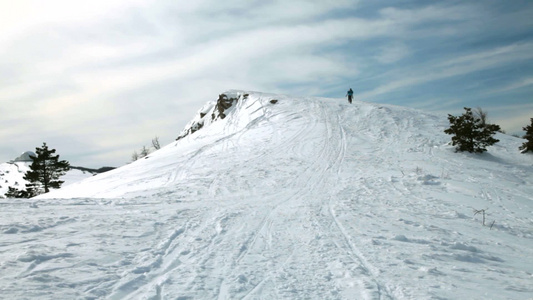 乌克兰克里米亚滑雪登山者视频