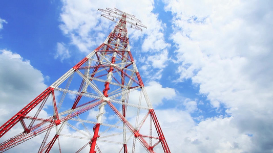 蓝天下的电缆塔[通信线]视频