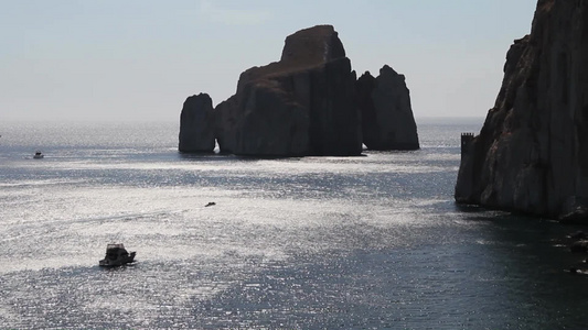 意大利撒丁岛海边的礁石视频