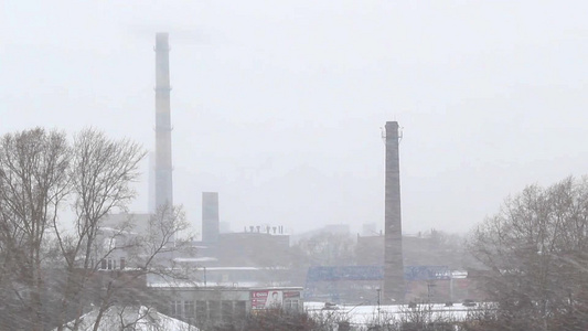 暴雪下的城市景观[雪量]视频