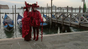 穿着威尼斯服装的人参加威尼斯狂欢节12秒视频