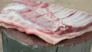 街头小贩切鲜猪肉特写28秒视频