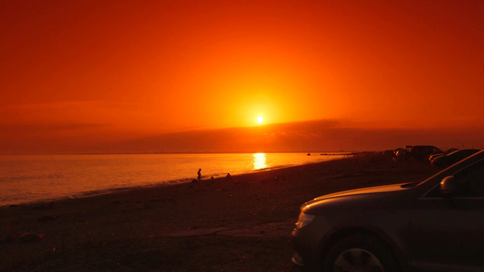 海滩日落夕阳度假休闲视频