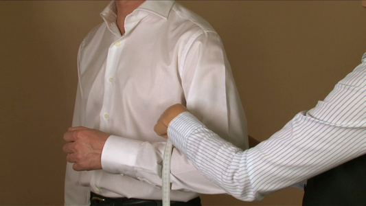 裁缝测量手臂尺寸视频