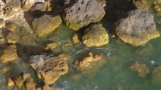 海边的礁石视频