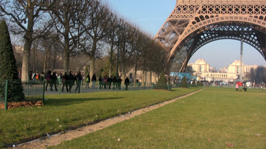 巴黎早晨的景象视频