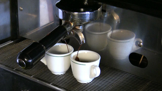 浓缩咖啡机冲泡咖啡视频