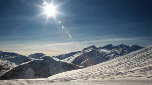 阿尔卑斯山上的积雪[艾格峰]视频
