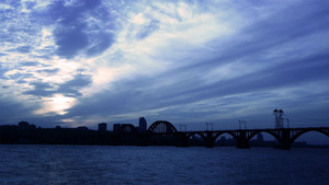 日落后铁路桥景观延时12秒视频
