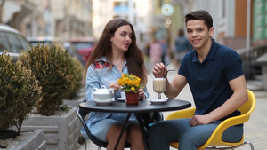 夫妇在浪漫的咖啡馆约会23秒视频