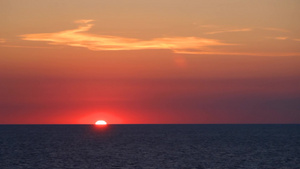 傍晚时分太阳渐渐地从大海西边落下29秒视频